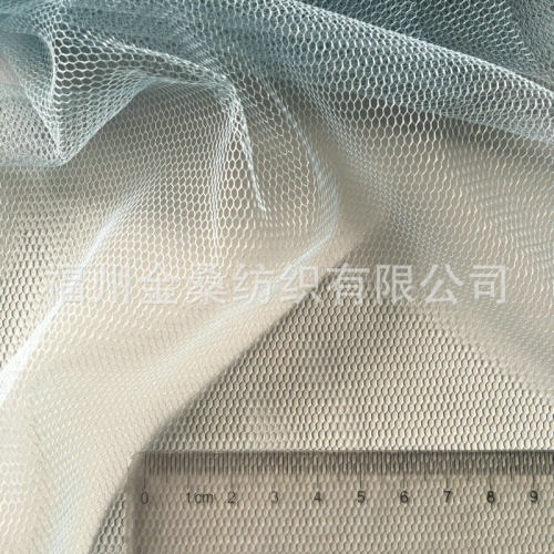 厂家供应涤纶经编网眼布蚊帐绣花