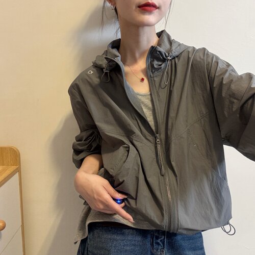 休闲宽松薄款连帽短外套