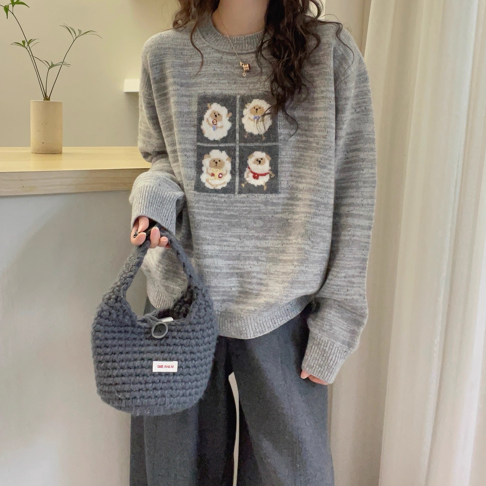 可爱小绵羊圆领羊绒针织衫