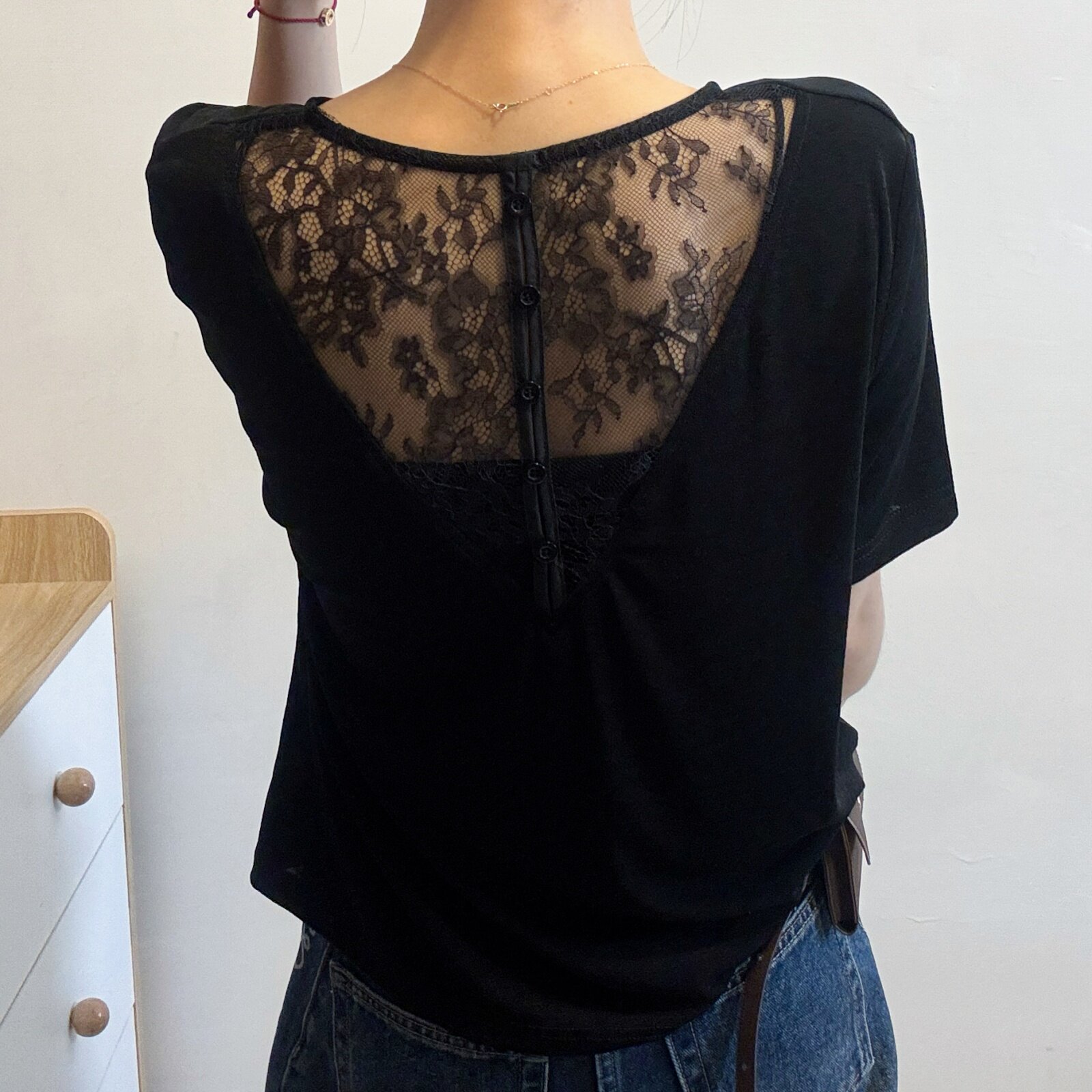 小心机蕾丝透视露背短袖T恤女2026夏季新款洋气百搭显瘦v领上衣