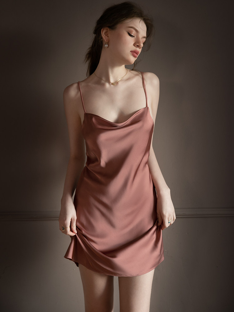 잠옷 뽕나무 섹시 잠옷 얇은 짧은 치마 실크 스윙 칼라 멜빵 잠옷 가을 겨울 여성 가정복 강제 판매