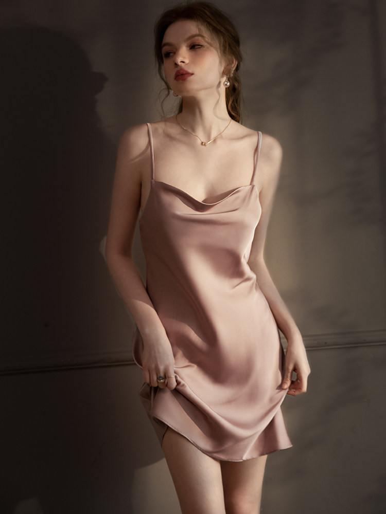 잠옷 뽕나무 섹시 잠옷 얇은 짧은 치마 실크 스윙 칼라 멜빵 잠옷 가을 겨울 여성 가정복 강제 판매