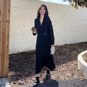 高级感黑色连衣裙女2025新款西装领收腰显瘦气质假两件百褶裙长款图片