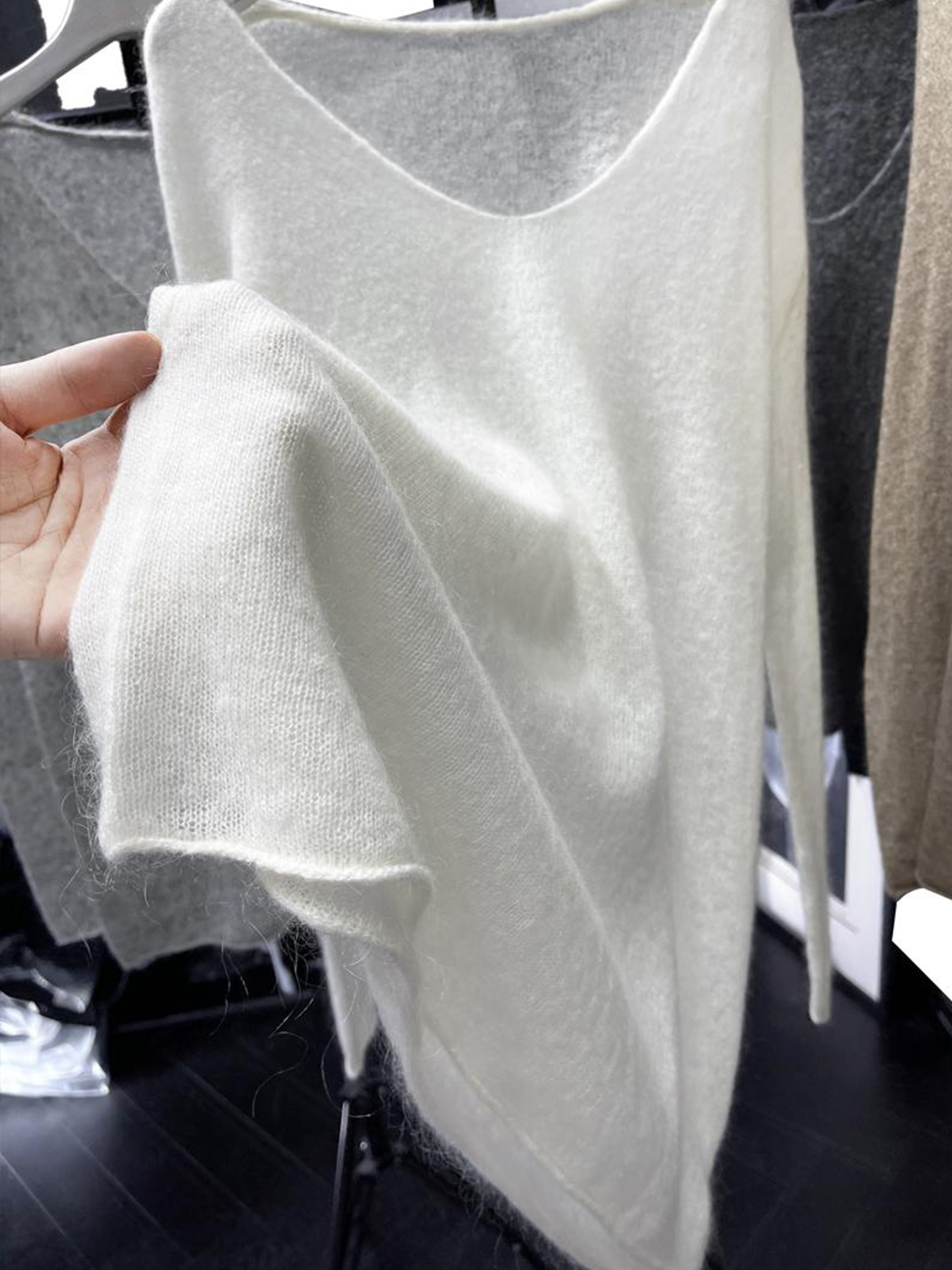 灰色露锁骨v领马海毛毛衣女早秋氛围感慵懒宽松中长款针织衫上衣