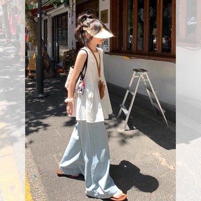 法式独特漂亮白色圆领吊带背心女夏季外穿显瘦宽松无袖娃娃衫上衣