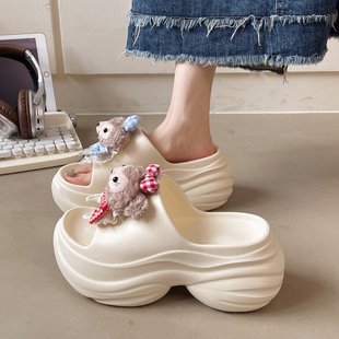 甜美可爱雪莉玫坡跟一字拖女夏季 时尚 踩屎感舒适轻便达菲熊凉拖鞋