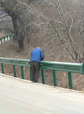 波形护栏热镀锌双波护栏板高速公路乡村道路防撞护栏三波隔离栏厂