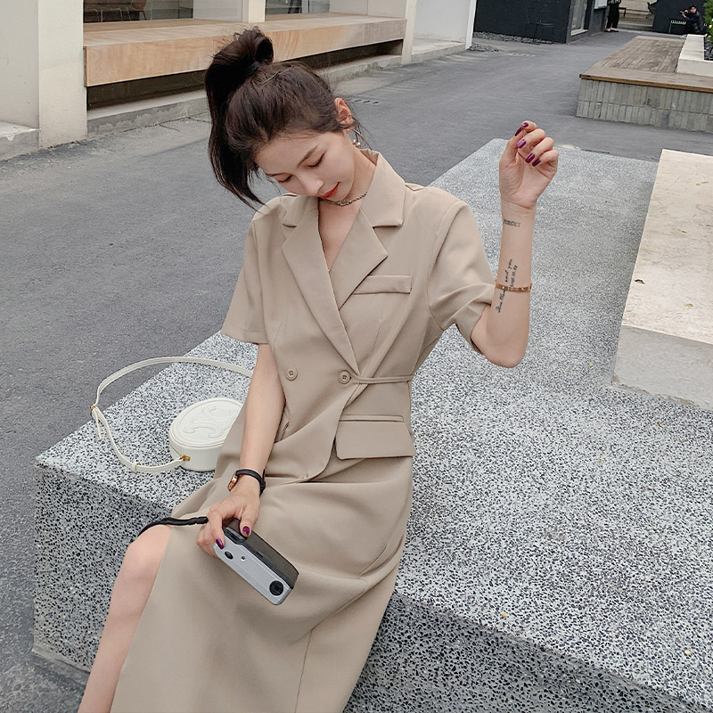 卡其色西装连衣裙女夏2025新款高级感气质女神范中长款休闲西装裙