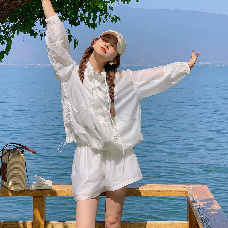 白色洋气防晒服套装女夏季新款薄款长袖休闲外套阔腿短裤两件套潮