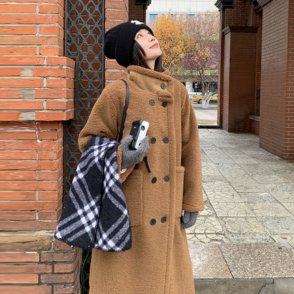 咖色美拉德复古羊羔毛大衣女2025秋冬新款长款双排扣皮毛一体外套