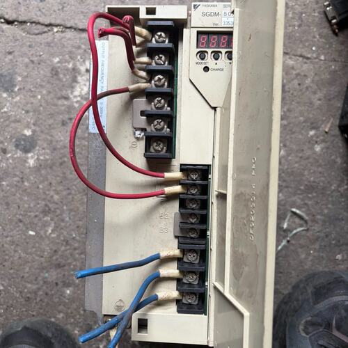 议价安川伺服驱动器 SGDM-50ADA，配GH-41AC可维修