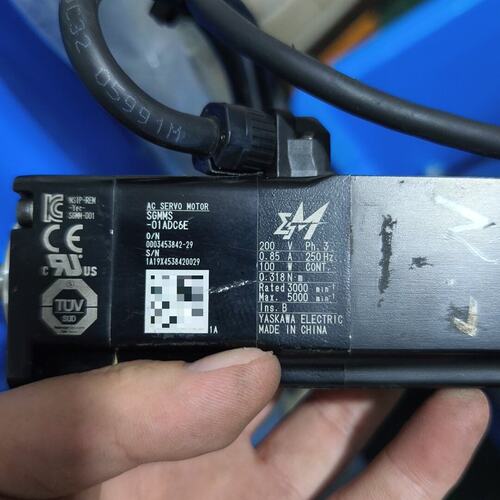 议价安川伺服电机SGMMS-01ADC6E，100W功率，200可维修
