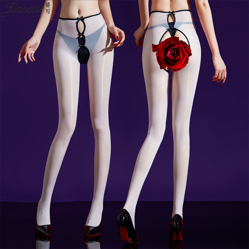 性感马油丝袜女油亮开裆情趣床上