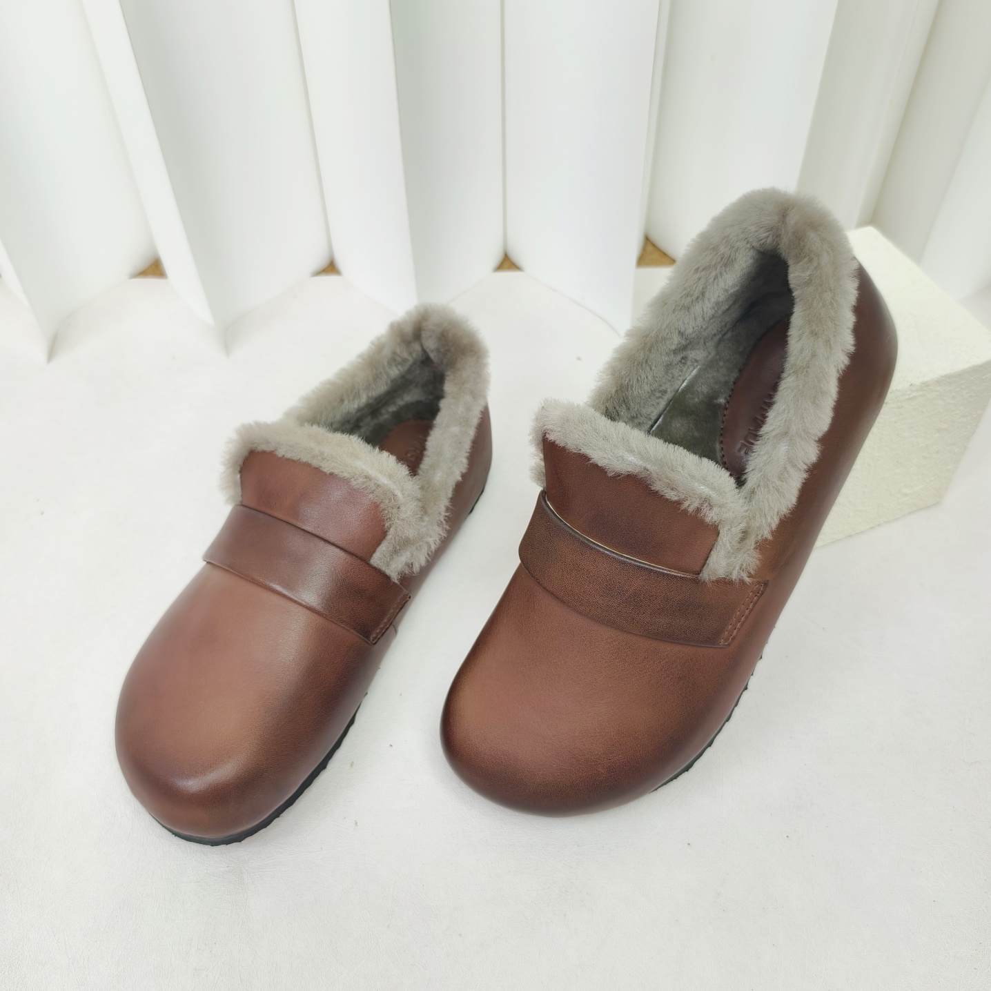 马皮舒适羊毛里圆头平底博肯女鞋