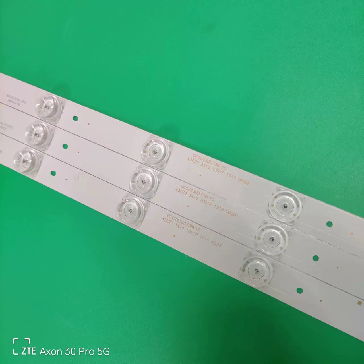 杂牌机43寸灯条CC02430D738V10 43E20 3X10 10S1P 1910 0D20