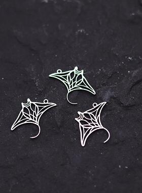 1pcs新款 个性不锈钢 海洋系列 镂空魔鬼鱼吊坠 制作用品 DIY饰品