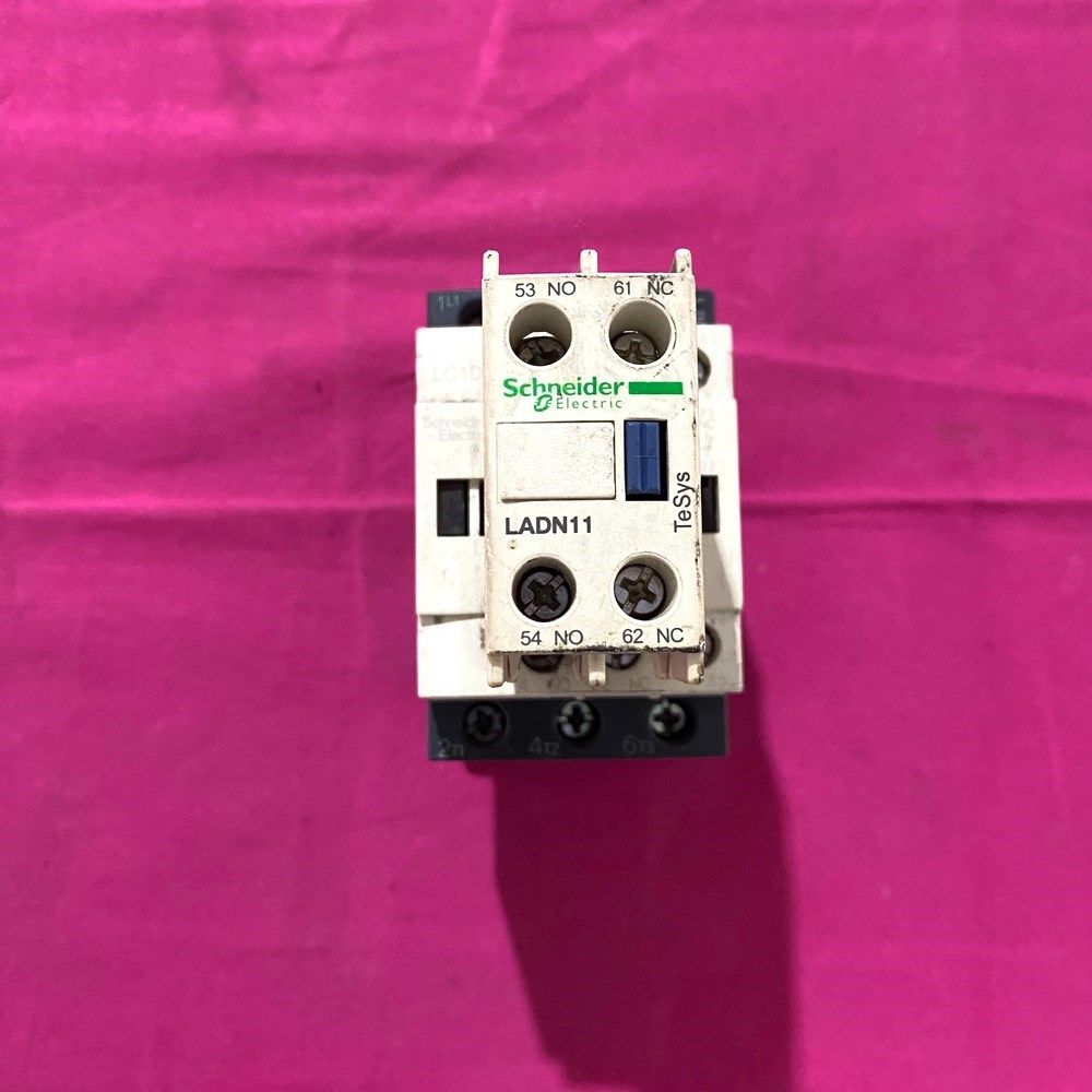 施耐德LADN11C原装实物拍摄顺丰到付 可 议价
