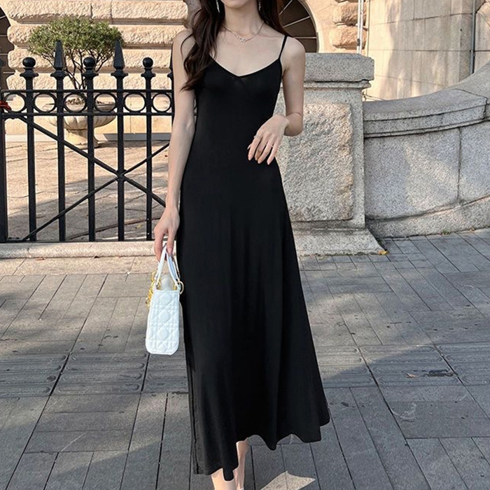 黑色开叉吊带连衣裙女2025新款小个子西装内搭质感高级气质小黑裙