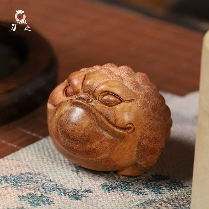 印度迈索尔老山檀香木雕三足金蟾手把件文玩招财桌面小摆件工艺品
