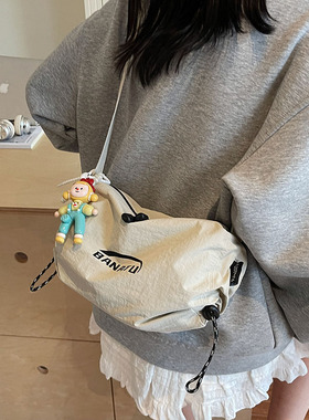 休闲百搭饺子包2025新款气质通勤尼龙日系小众轻便运动斜挎包