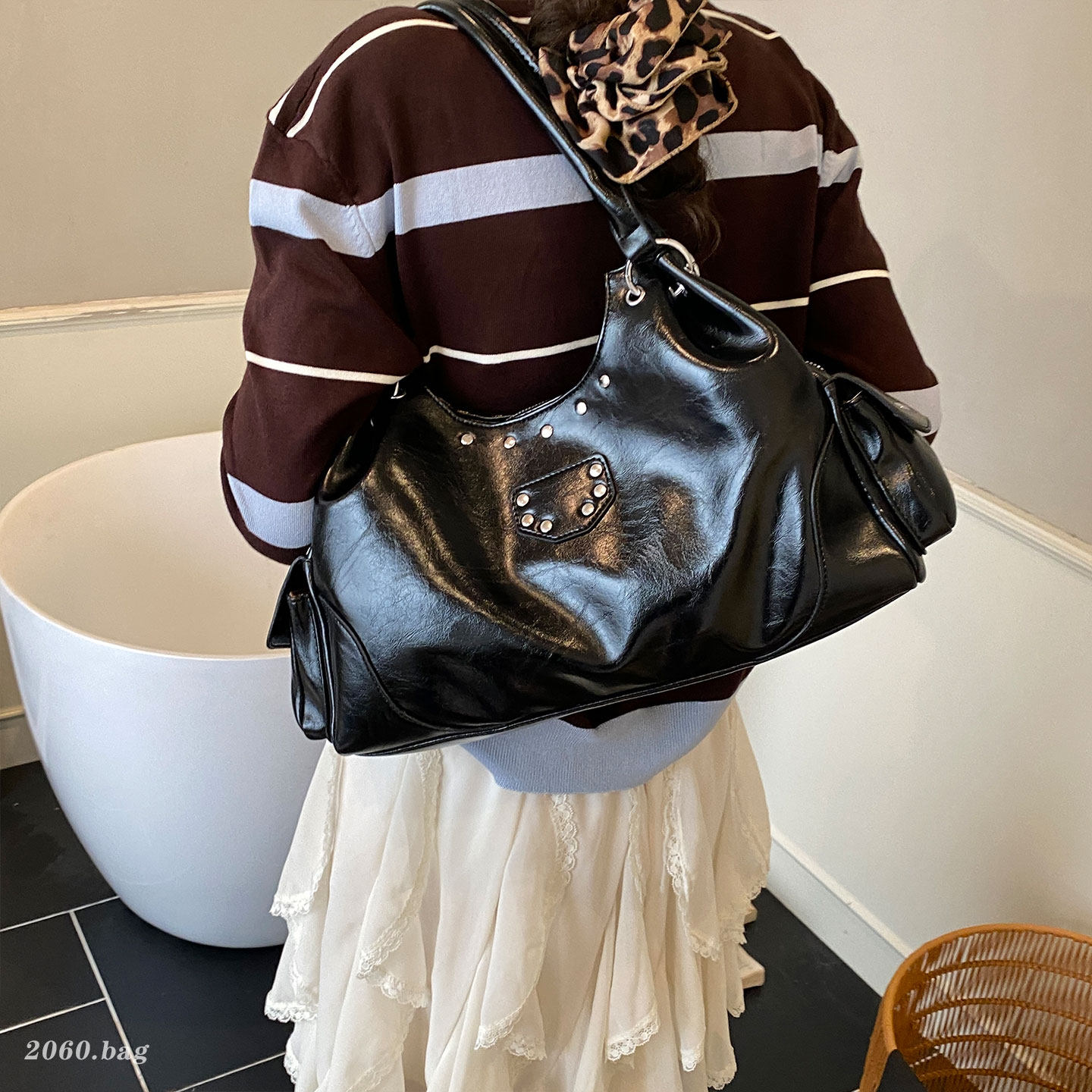 韩系机车包女大容量手提单肩包2026新款铆钉装饰高级质感托特包,箱包皮具/热销女包/男包,通用款女包,淘宝优惠券,粉丝福利购,淘宝优惠卷