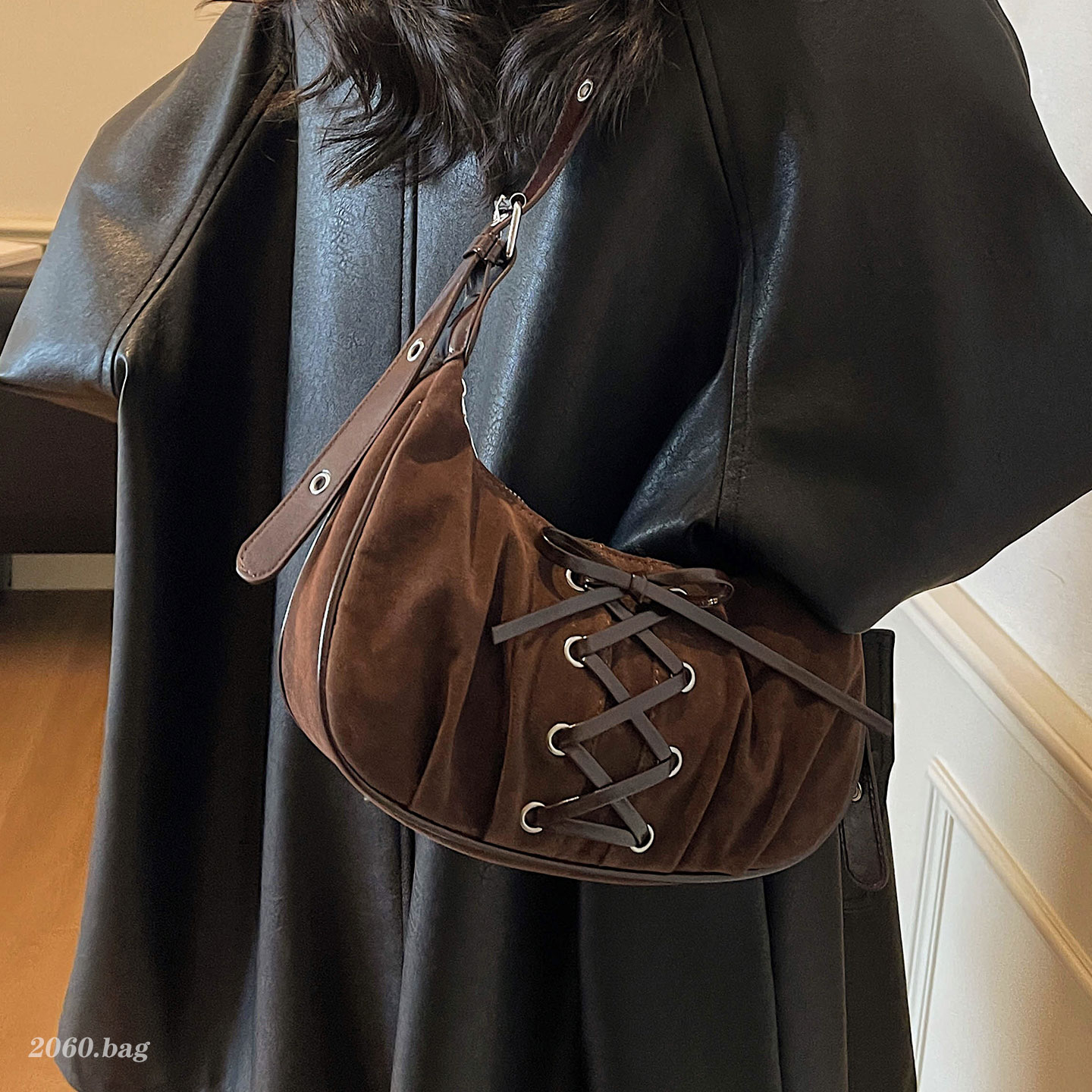 韩版ins麂皮绑带腋下包包2025新款女上班通勤小众设计冬斜挎包包