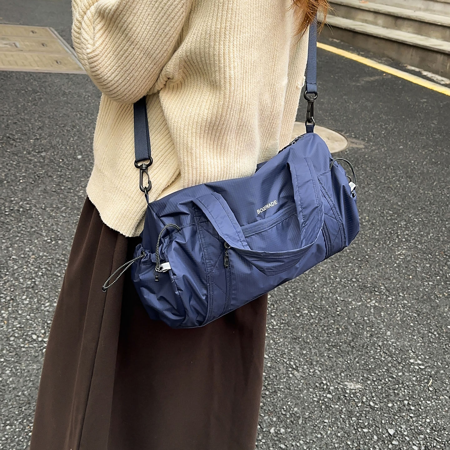 户外轻便尼龙斜挎包2026新款时尚休闲运动手提包男女同款旅行包