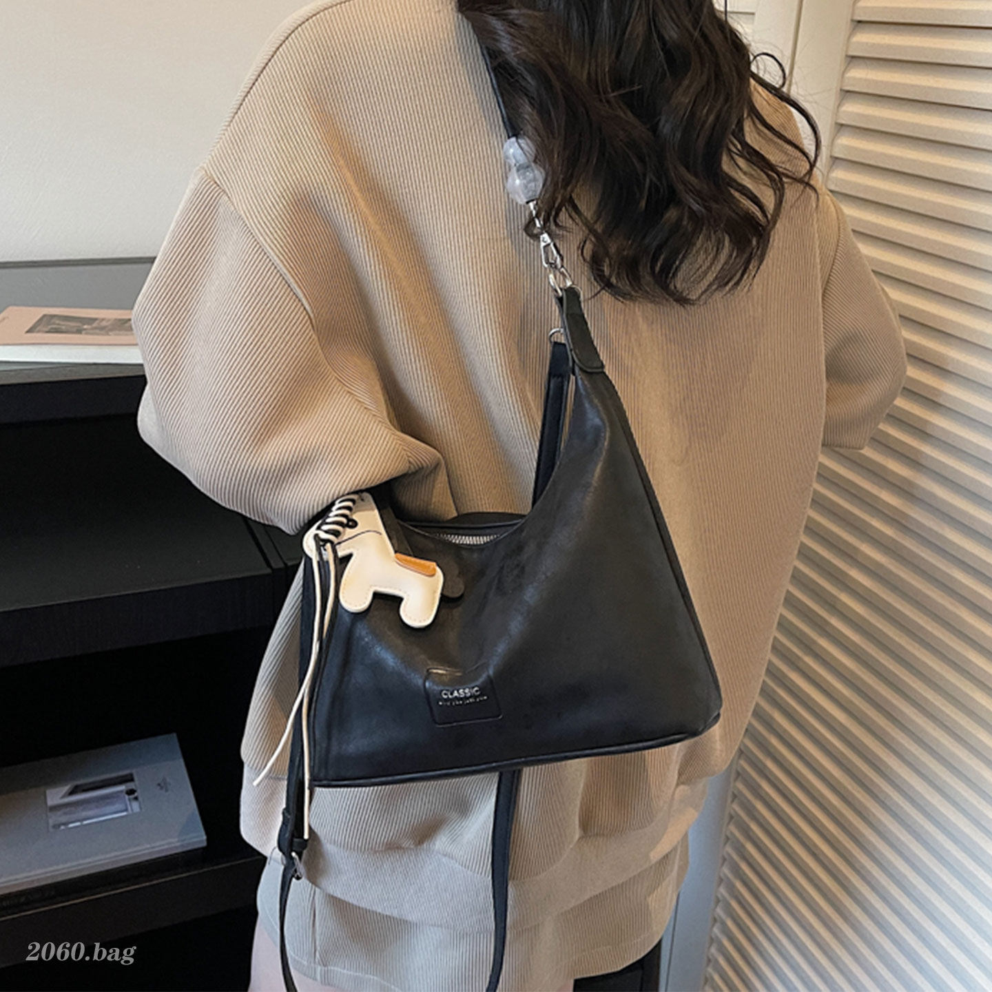 2026新款时尚气质百搭简约单肩斜挎腋下包皮质极简高级感洋气休闲,箱包皮具/热销女包/男包,腋下包,淘宝优惠券,粉丝福利购,淘宝优惠卷