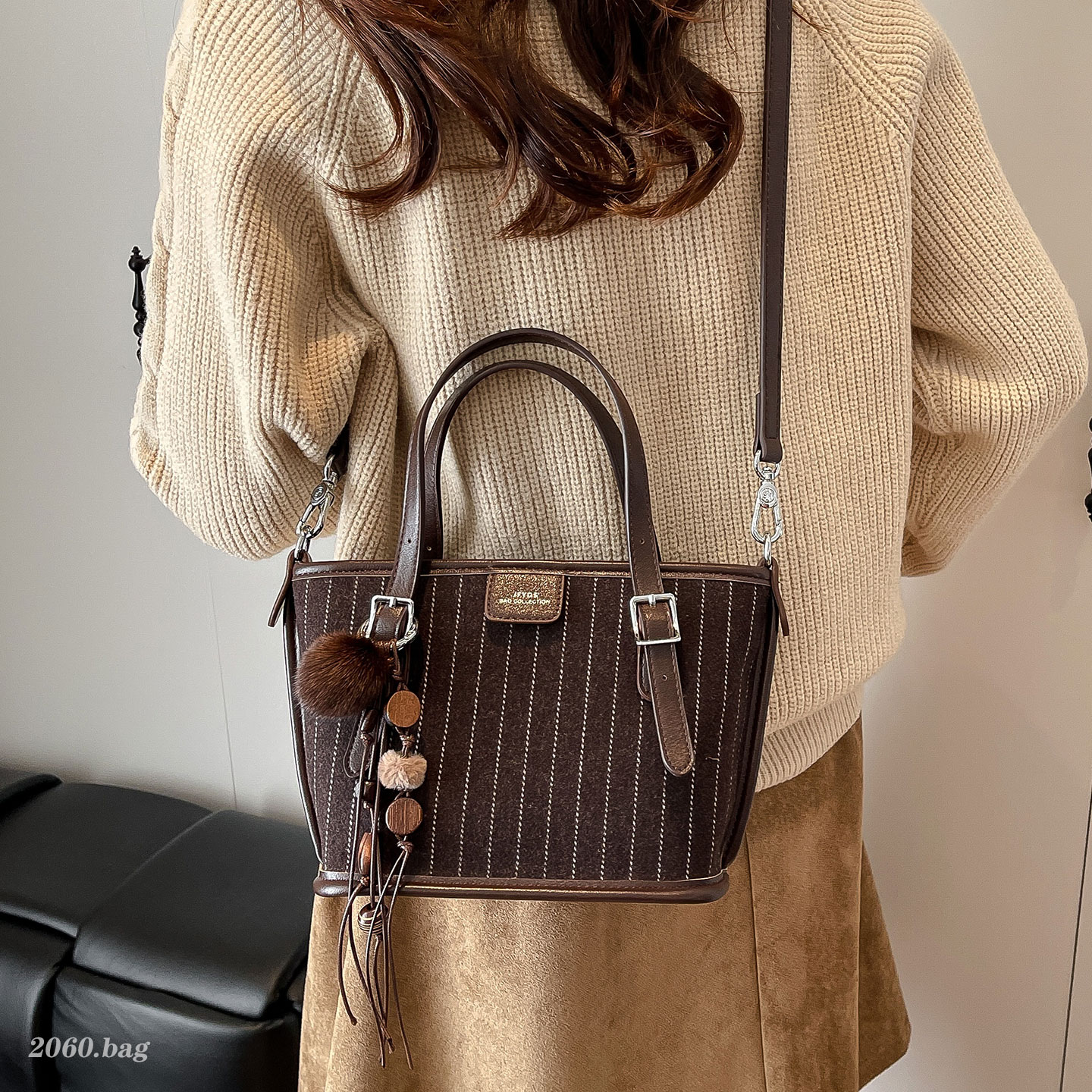 复古条纹水桶包女包2025新款休闲上班通勤高级感单肩斜挎手提包