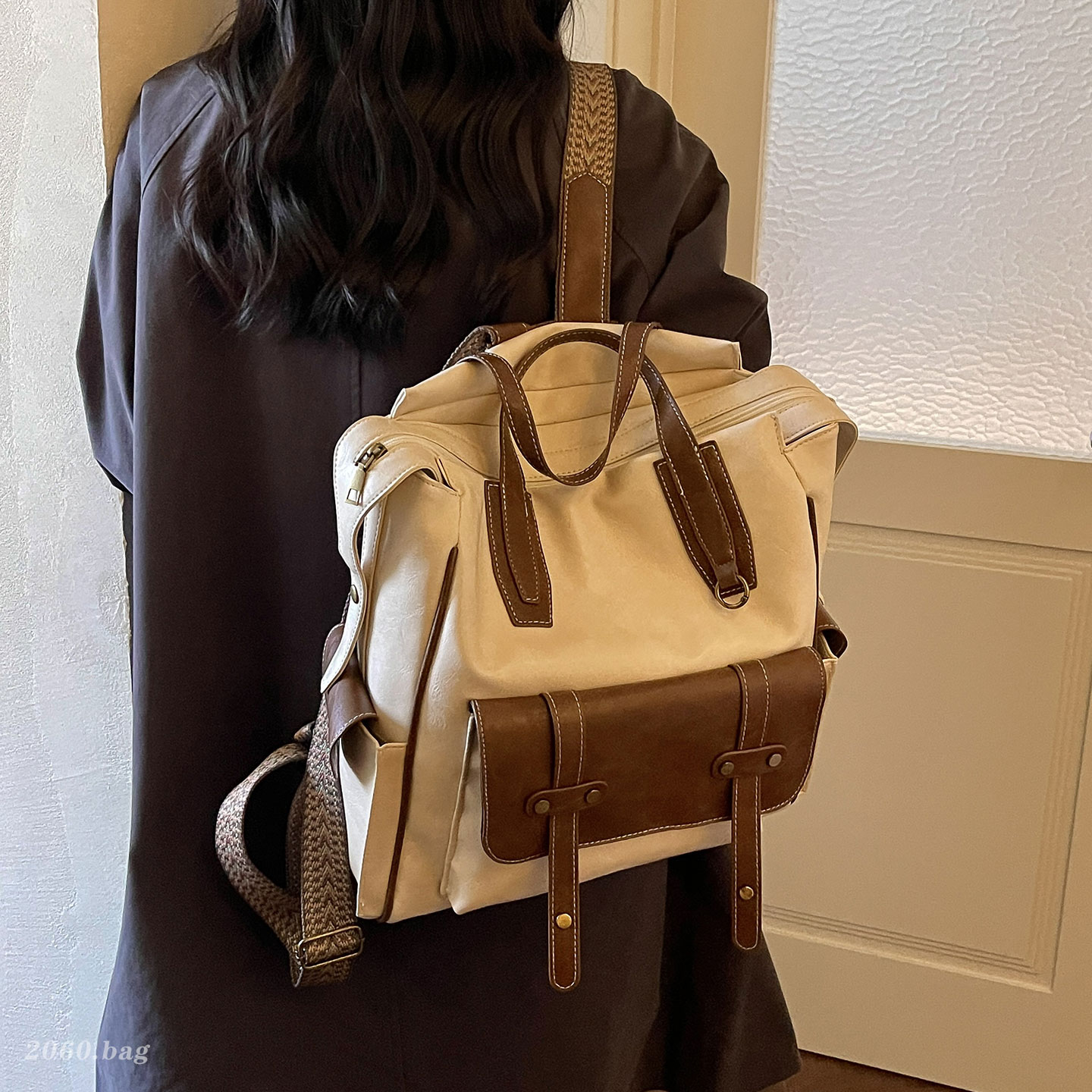 复古英伦风双肩包女2026新款大容量通勤大学生书包百搭旅行背包