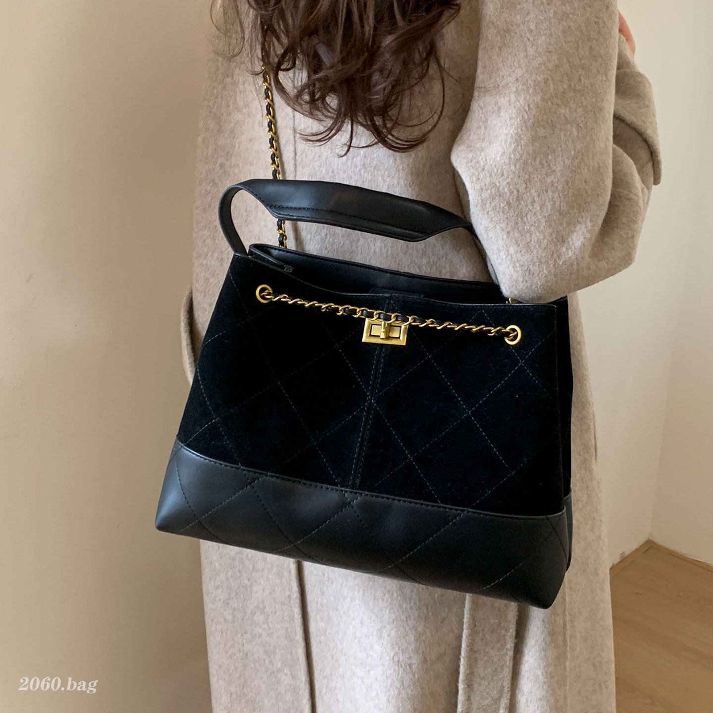 大容量菱格链条麂皮绒水桶包2025新款女时尚百搭通勤气质斜跨包包,箱包皮具/热销女包/男包,水桶包,淘宝优惠券,粉丝福利购,淘宝优惠卷