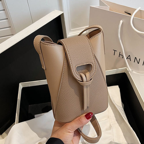 2060简约百搭单肩斜挎包