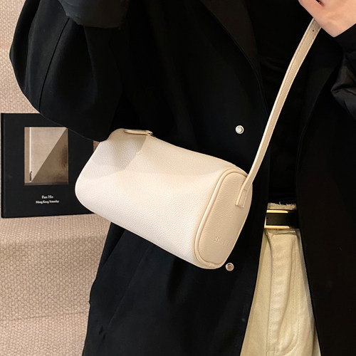 2060时尚休闲高级感枕头包