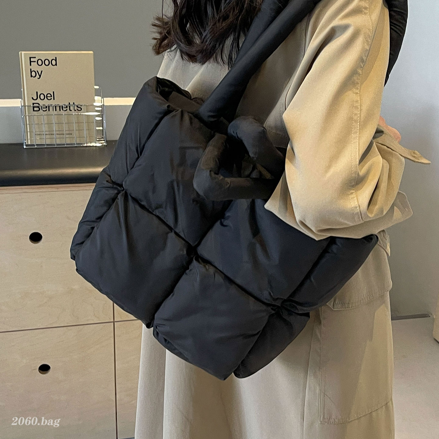 秋冬新款大容量羽绒托特包2025百搭气质高级感女式通勤手提斜挎包