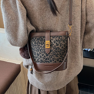 水桶包 女式 时尚 精致百搭豹纹单肩斜挎锁扣简约高级气质2025秋季