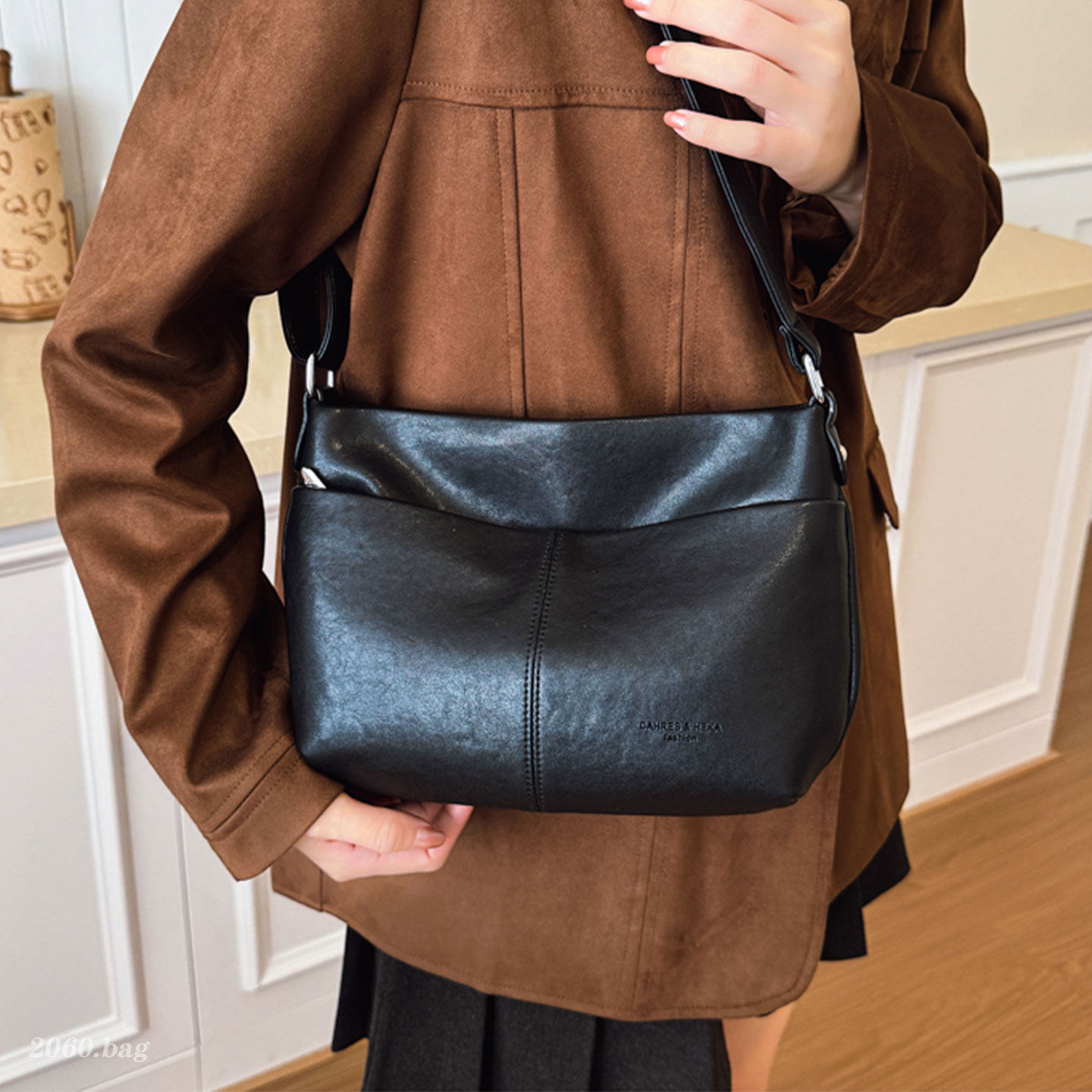 百搭洋气皮质高级感上班通勤时尚精致单肩斜挎2025秋季女式水桶包,箱包皮具/热销女包/男包,水桶包,淘宝优惠券,粉丝福利购,淘宝优惠卷