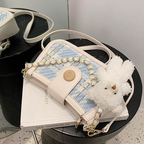 高级感包包女春夏2026新款时尚斜挎小方包百搭爆款呢子单肩腋下包