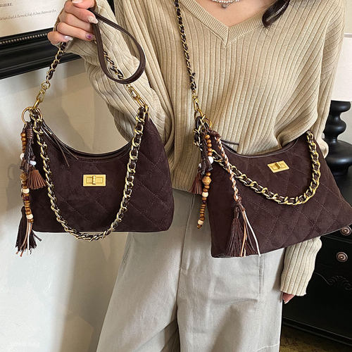 时尚复古麂皮绒菱格纹挂件2026女秋冬新款通勤单肩手提斜挎腋下包
