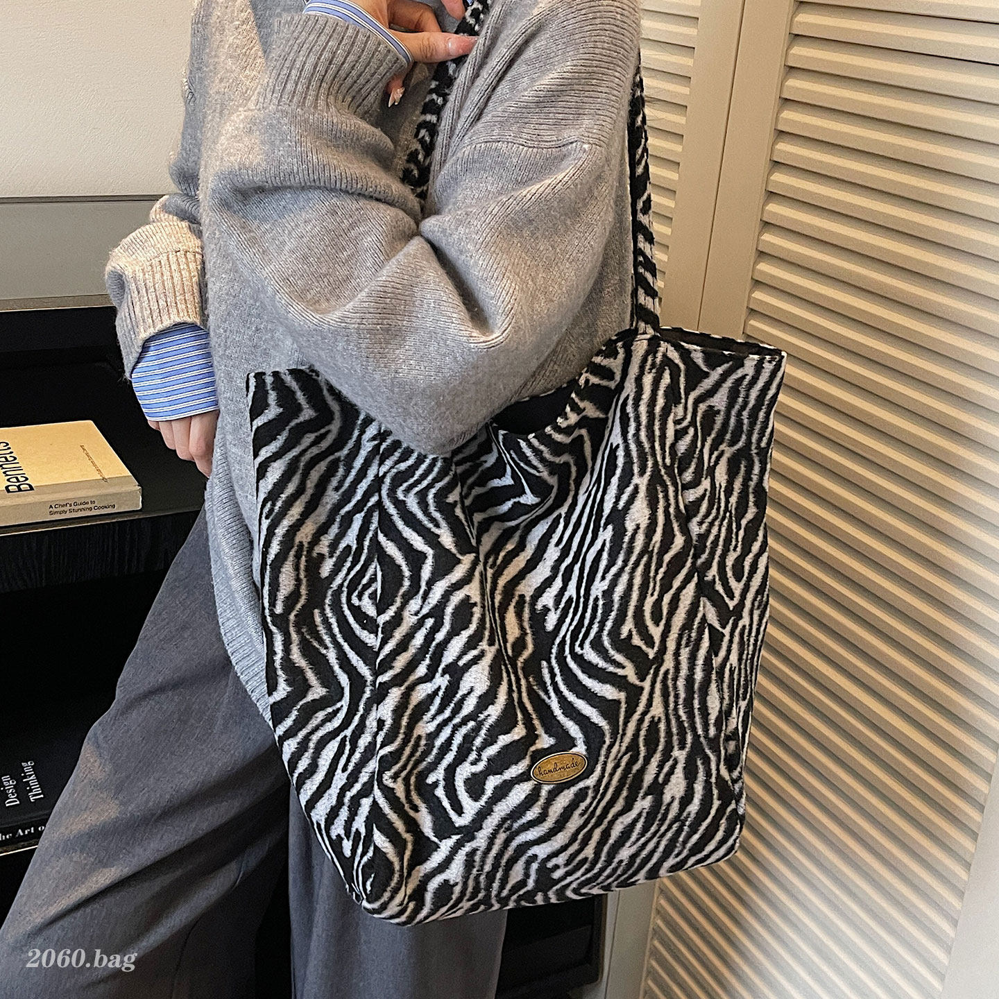 时尚毛绒大容量斑马纹水桶包包2025秋冬休闲时尚潮上班通勤单肩包,箱包皮具/热销女包/男包,水桶包,淘宝优惠券,粉丝福利购,淘宝优惠卷