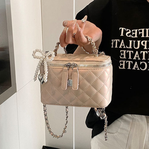 手拎时尚盒子包女2025高级感