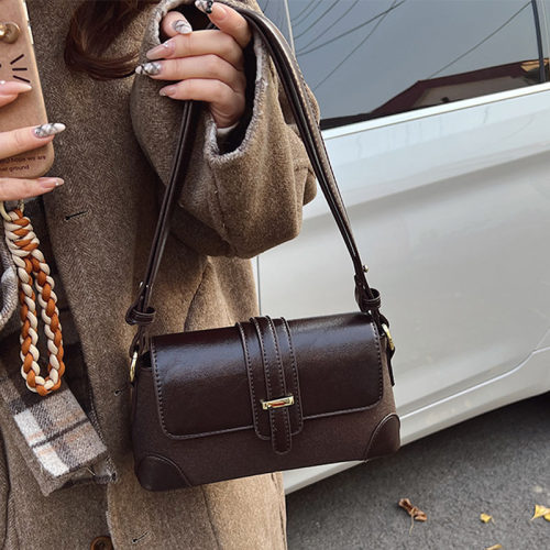 2060复古时尚磨砂腋下包