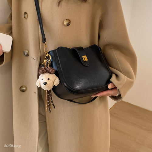 2025新款洋气水桶包女日韩风单肩斜挎包时尚复古小包包通勤百搭