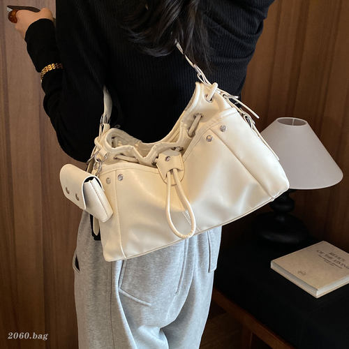 时尚百搭休闲单肩包女2026新款大容量手提包质感抽绳束口斜跨包