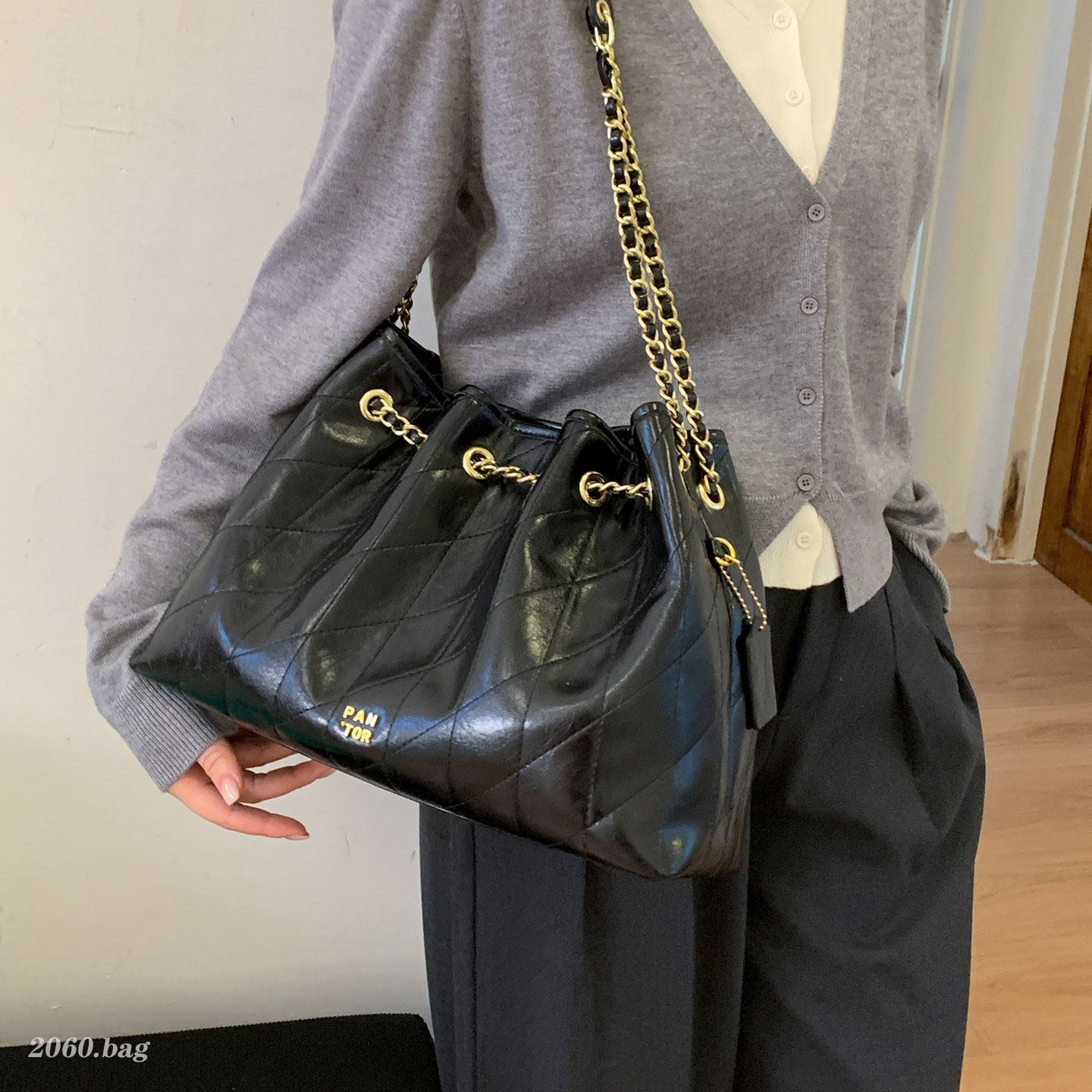 休闲气质高级感菱格链条水桶包2025女时尚潮通勤新款单肩斜跨包包,箱包皮具/热销女包/男包,水桶包,淘宝优惠券,粉丝福利购,淘宝优惠卷