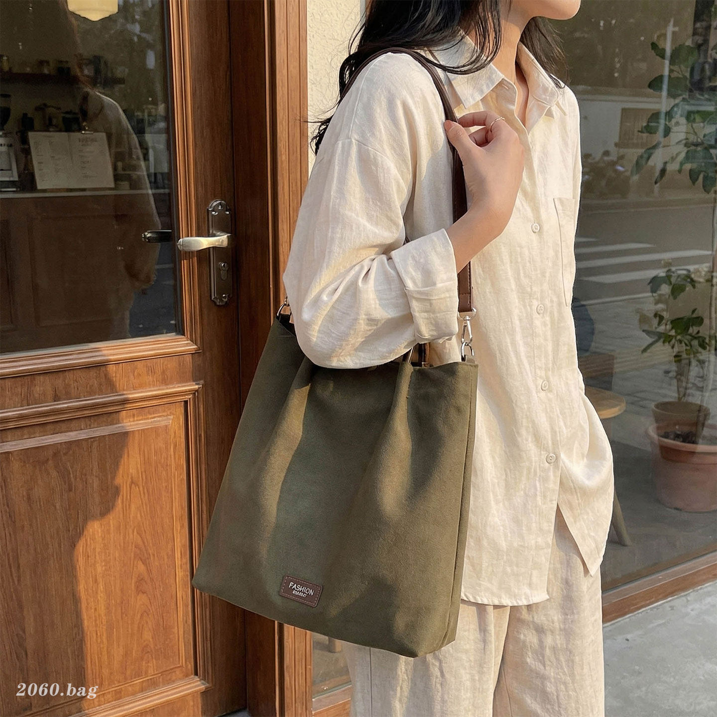 秋冬复古大容量麂皮绒托特包2025女新款冬季时尚潮百搭斜跨包包,箱包皮具/热销女包/男包,通用款女包,淘宝优惠券,粉丝福利购,淘宝优惠卷