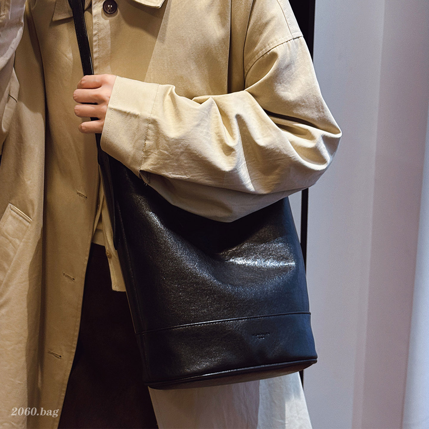 洋气时尚精致百搭高级感皮质单肩斜挎上班通勤2025秋季女式水桶包