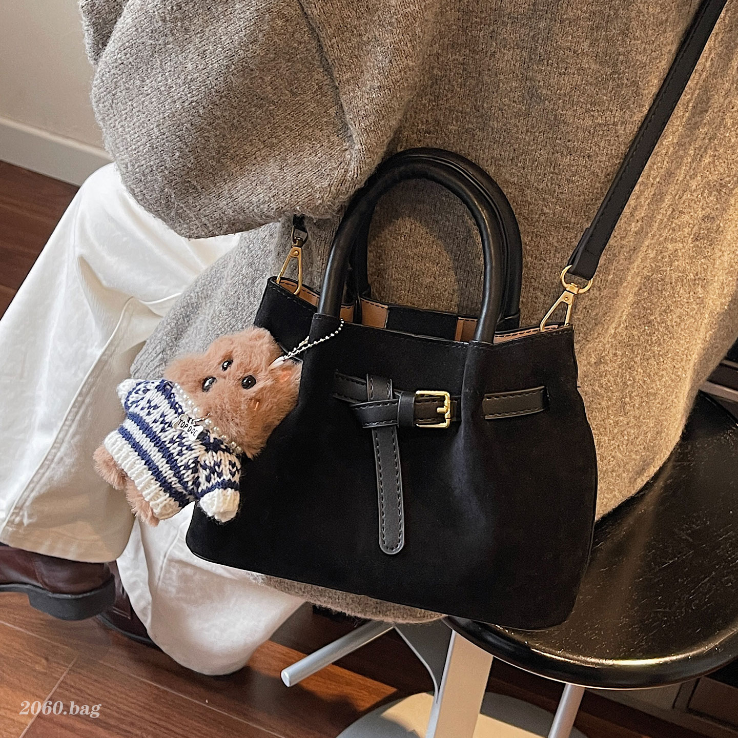 百搭麂皮水桶包女2025新款简约高级感小众设计韩版ins手提斜挎包