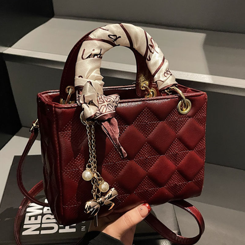 小香风手拎戴妃包女2025春季新款高级感时尚菱格单肩包百搭斜挎包,箱包皮具/热销女包/男包,小方包,淘宝优惠券,粉丝福利购,淘宝优惠卷