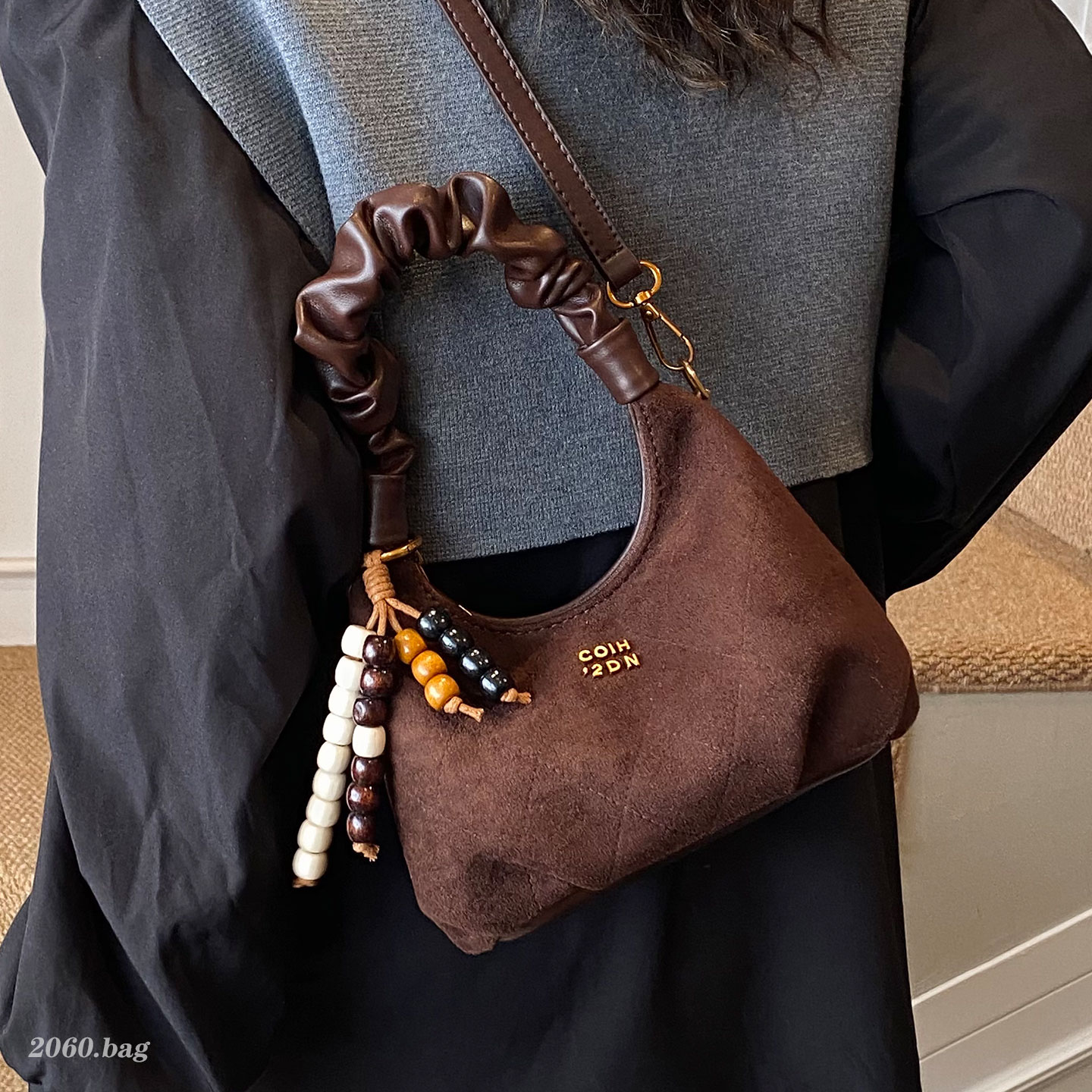 复古小众饺子包女2025新款高级感褶皱手提斜挎包百搭麂皮韩版通勤