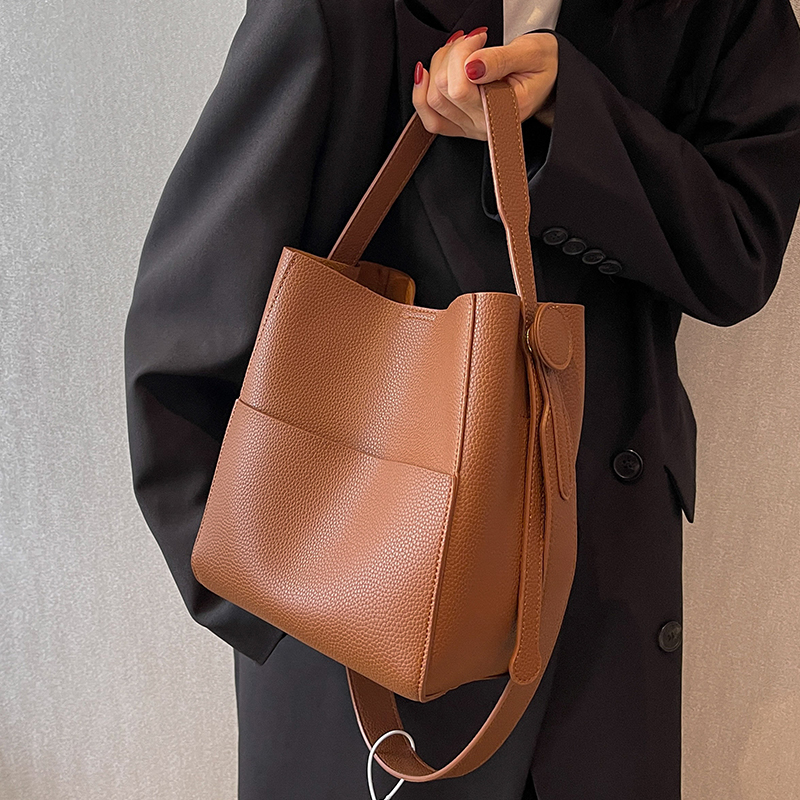 2060纯色百搭单肩斜挎托特包